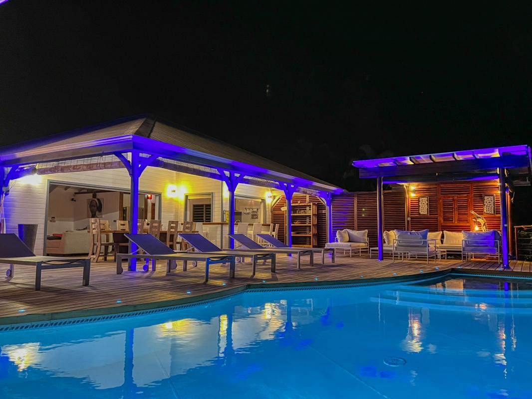 50.Location villa piscine Sainte Anne Guadeloupe_Terrasse Piscine Mer